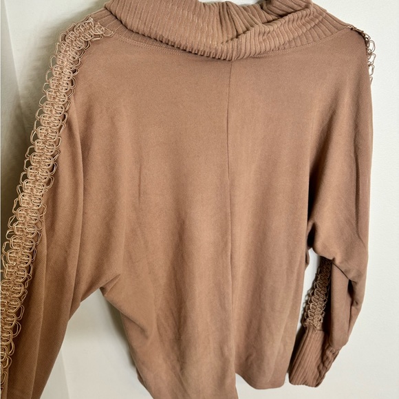 030 NWT Como Blu sleeve detail beige super soft size S - Picture 2 of 4